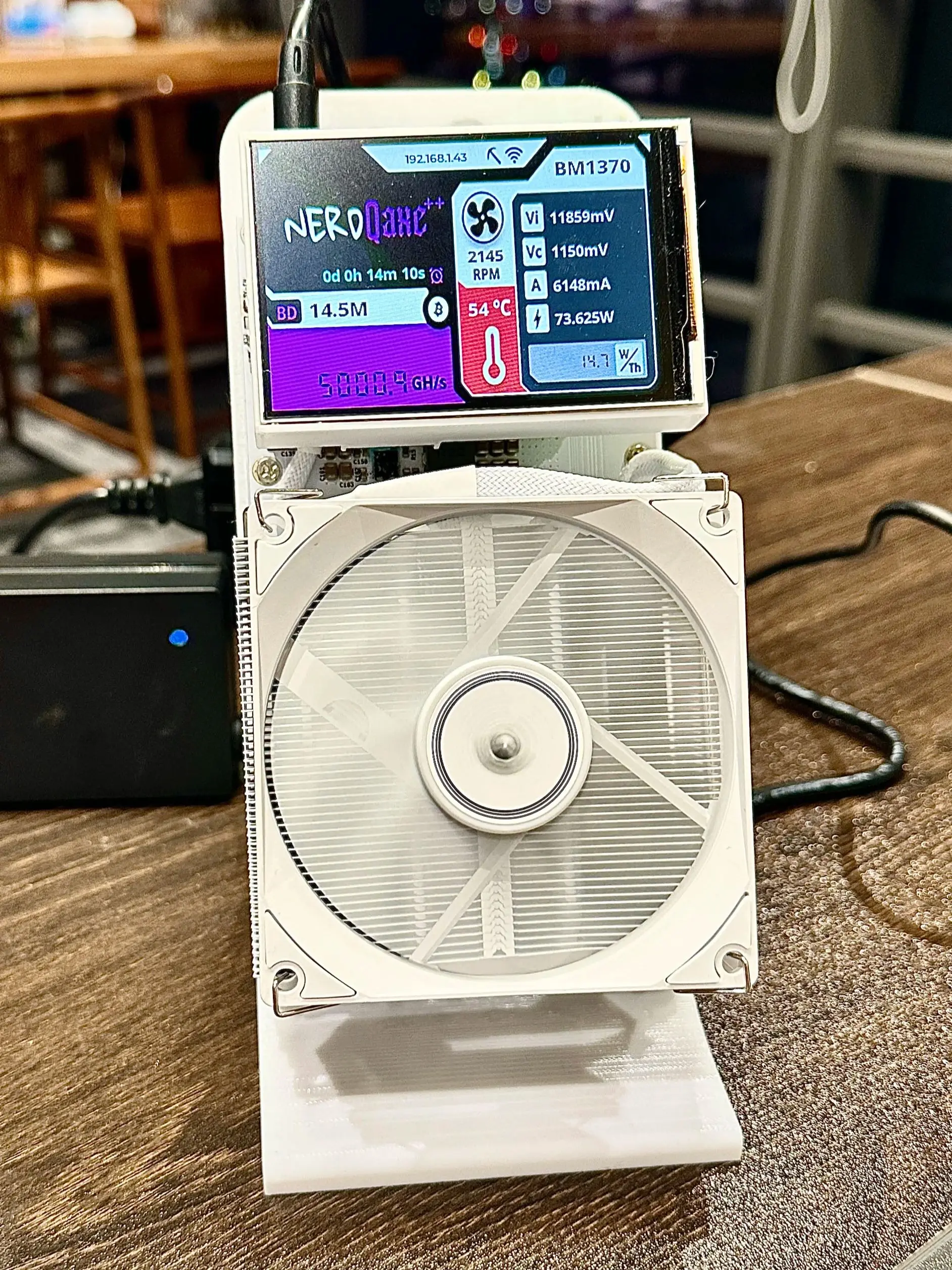 Fabriek Bitaxe NerdQaxe++ 4.8TH/s Bitcoins Miner 4 stuks BM1370 Asic Chip Solo BTC 68W 2.4G WiFi Open-Source mijnbouwmachine