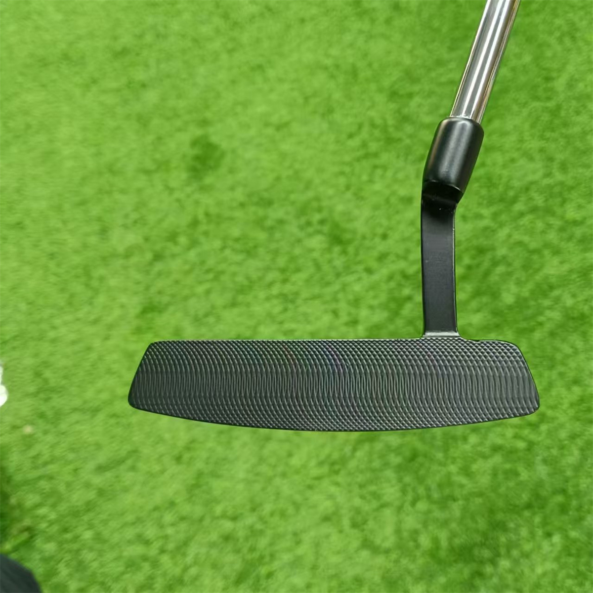 Palos de golf Putter de golf de pie bajo centro de gravedad es estable eje de acero inoxidable Putter para hombres con línea de puntería