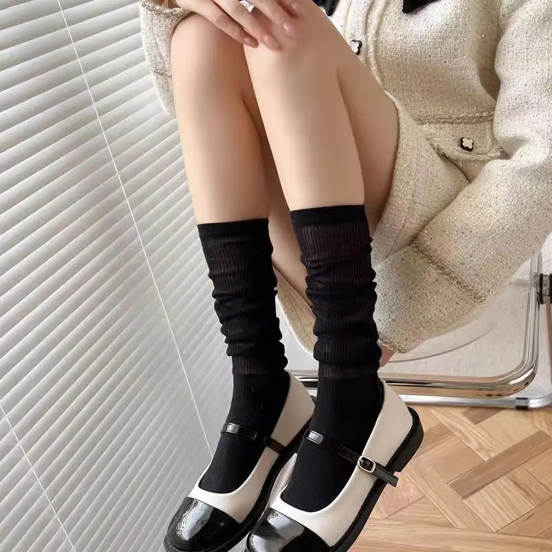 Los calcetines finos de longitud media de verano y otoño para mujer son cómodos y transpirables calcetines de rayas verticales simples de Color sólido tendencia