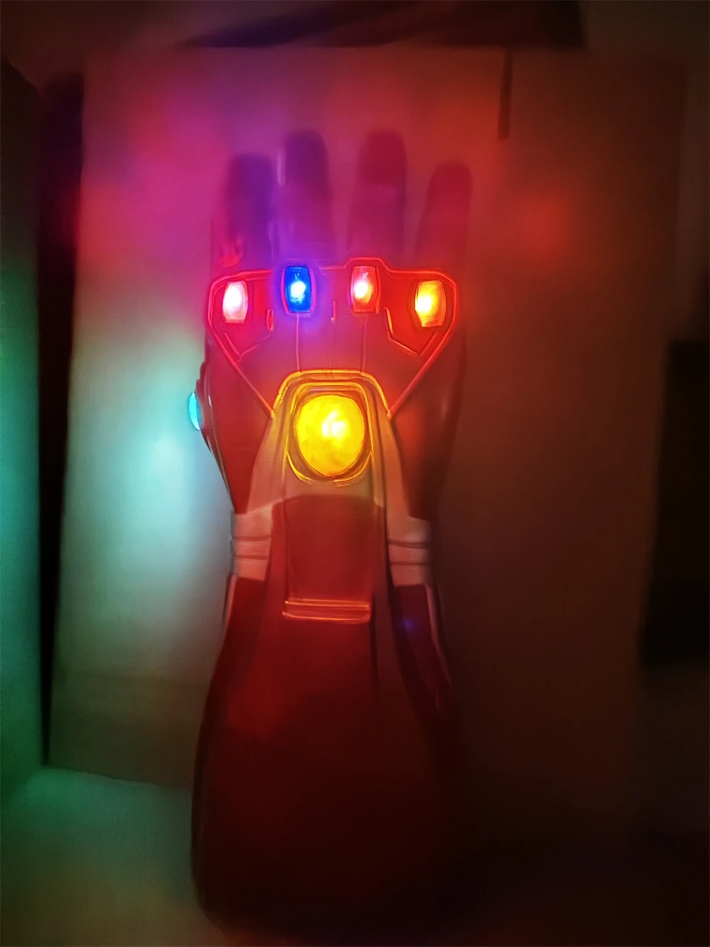 スーパーヒーロー Cos 小道具インフィニティガントレット LED ライトアップ Thanos 手袋レッドインフィニティ手袋ハロウィン大人のコスプレ武器子供ギフトおもちゃ