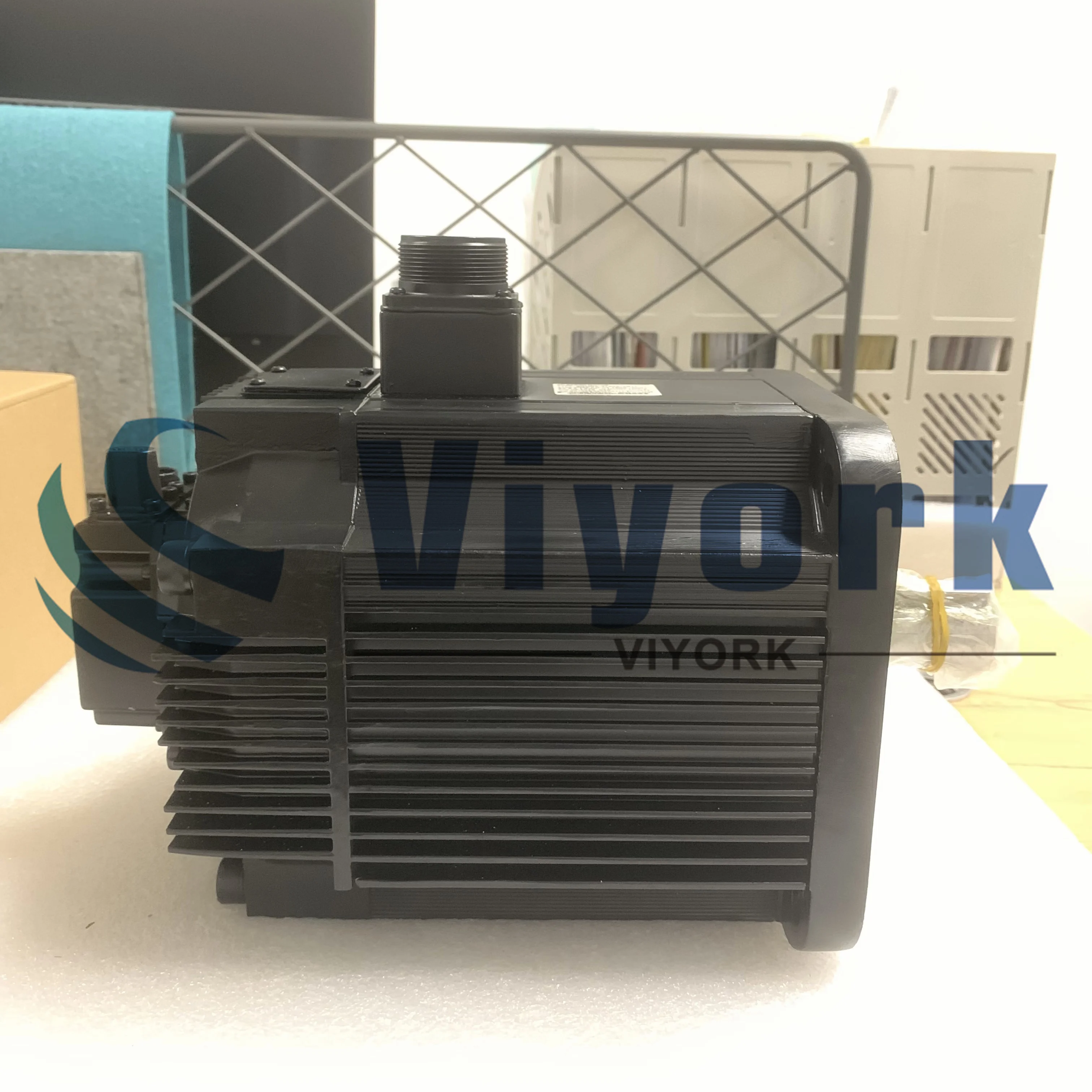 SGMRS-37A2A-YR11 AC SERVO MOTOR 1500RPM 23.6AMP 200V 3700W NEW