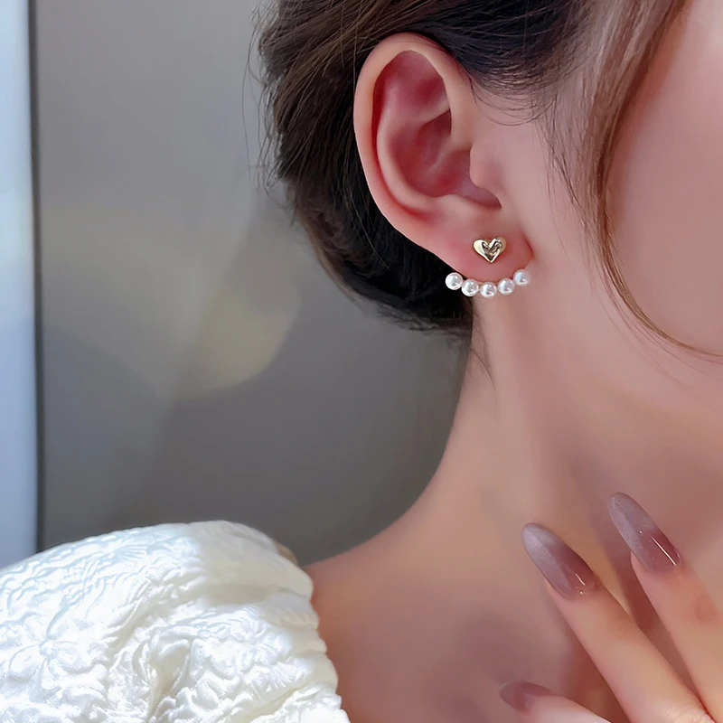 Orecchini a bottone con perle finte di lusso leggero Orecchini a bottone a forma di cuore dolce per le donne Regalo di gioielli da sposa per feste di moda
