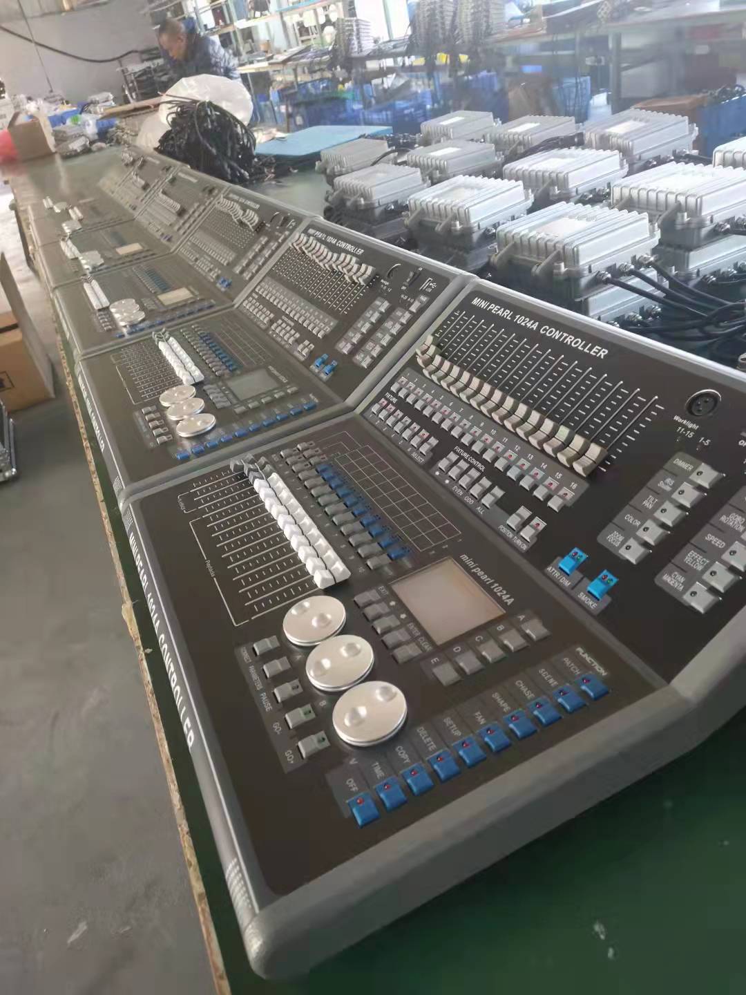 Guangzhou Factory Manufacturer Mini Pearl Light/DJ Controller DMX 1024 Black Stage Light Dimmer High Quality Product