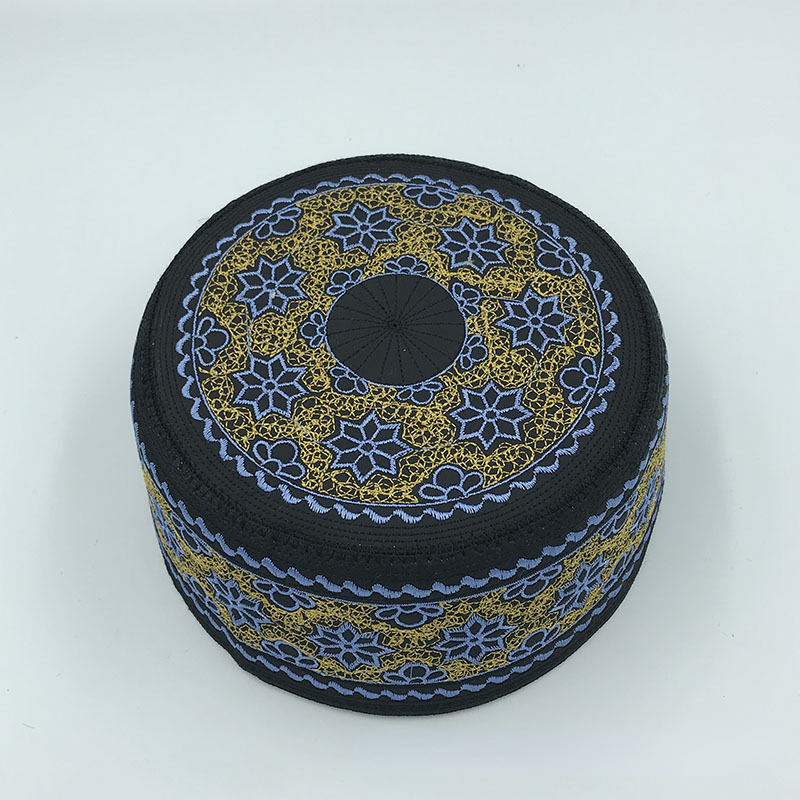 イスラム教徒の男性の着用帽子、刺繍された青い花のフラットトップ、ラウンドエッジ、huiパフォーマンスハット、islamキャップ、kufiの祈り