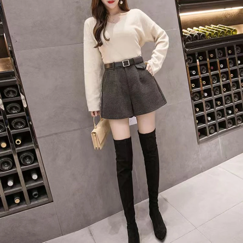 2024 neue Damen-Wollshorts, A-Linie, lockere, hoch taillierte, lässige, dicke Stiefelhose für Herbst und Winter, bequemer Bootcut-Schwarz