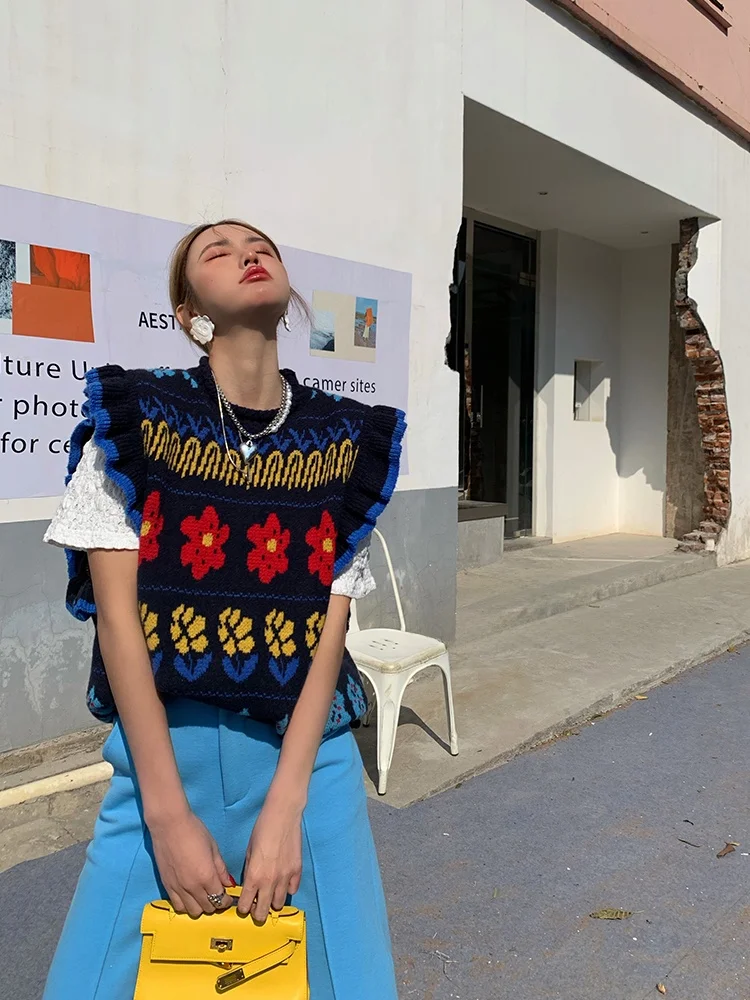 ファッショナブルなニットノースリーブセーターベスト女性の秋スタイル 2024 新着韓国スタイル V ネックストライプ柄トップ