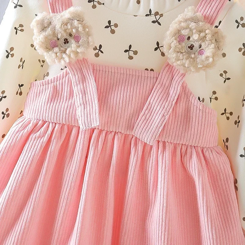  Mädchen 2025, Frühlings-Herbst-Langarm-Pinafore-Kleid mit niedlichem Kirschbär-Print, lässiges Outfit 