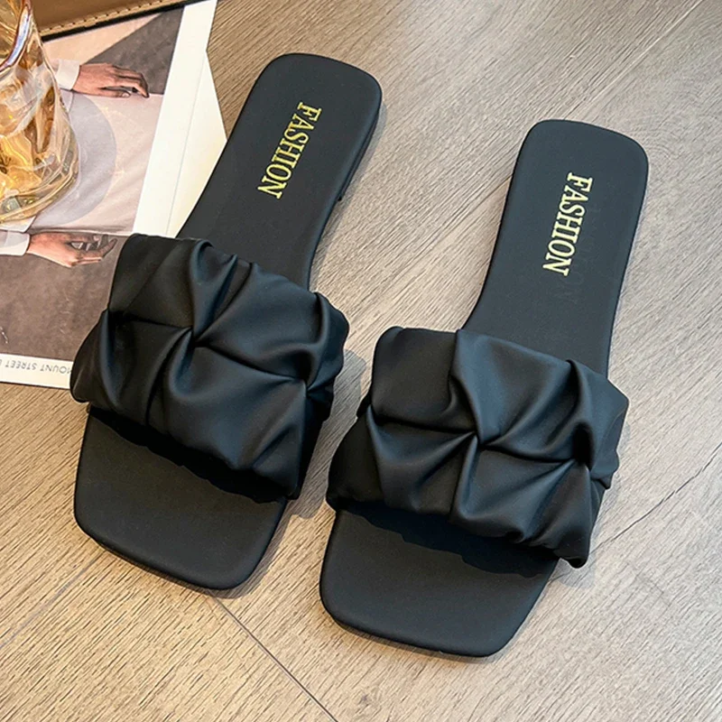 Летние шлепанцы для женщин, шлепанцы на плоской подошве, новинка 2024, плиссированная обувь в Корейском стиле, цвет зеленый, без застежки, большие размеры 35-42