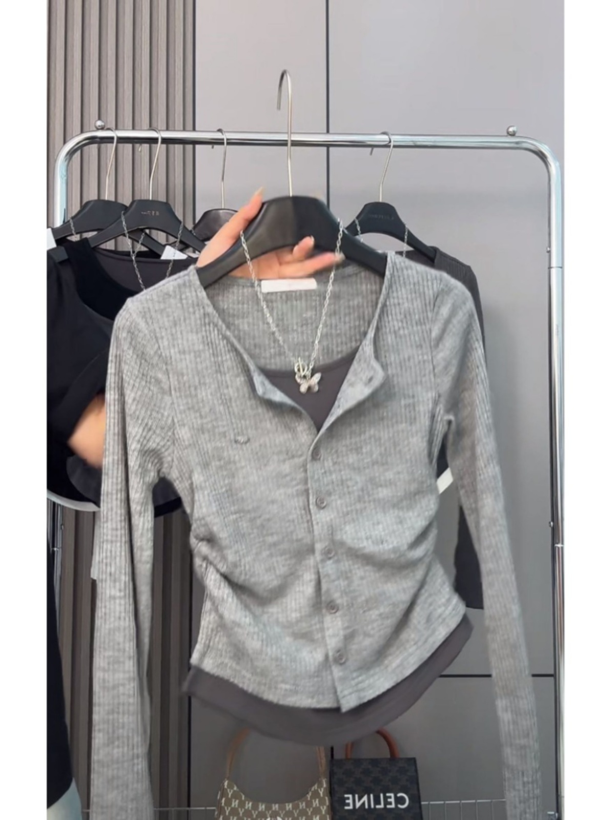 プラスサイズカジュアルレトロ長袖ニット Tシャツ女性の春フェイクツーピース肩までの長さのボディシャツ脂肪 MM 肉隠し痩身トップ