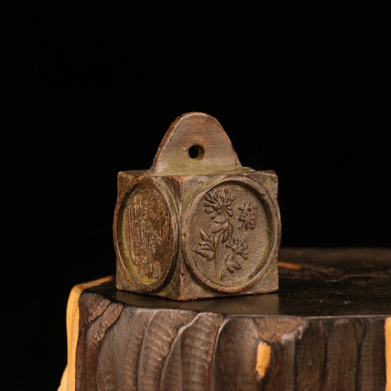 Sello de cobre coleccionable antiguo, ciruela, orquídea, crisantemo de bambú, sello pequeño, herramienta de caligrafía de ocio, productos antiguos Wenwan