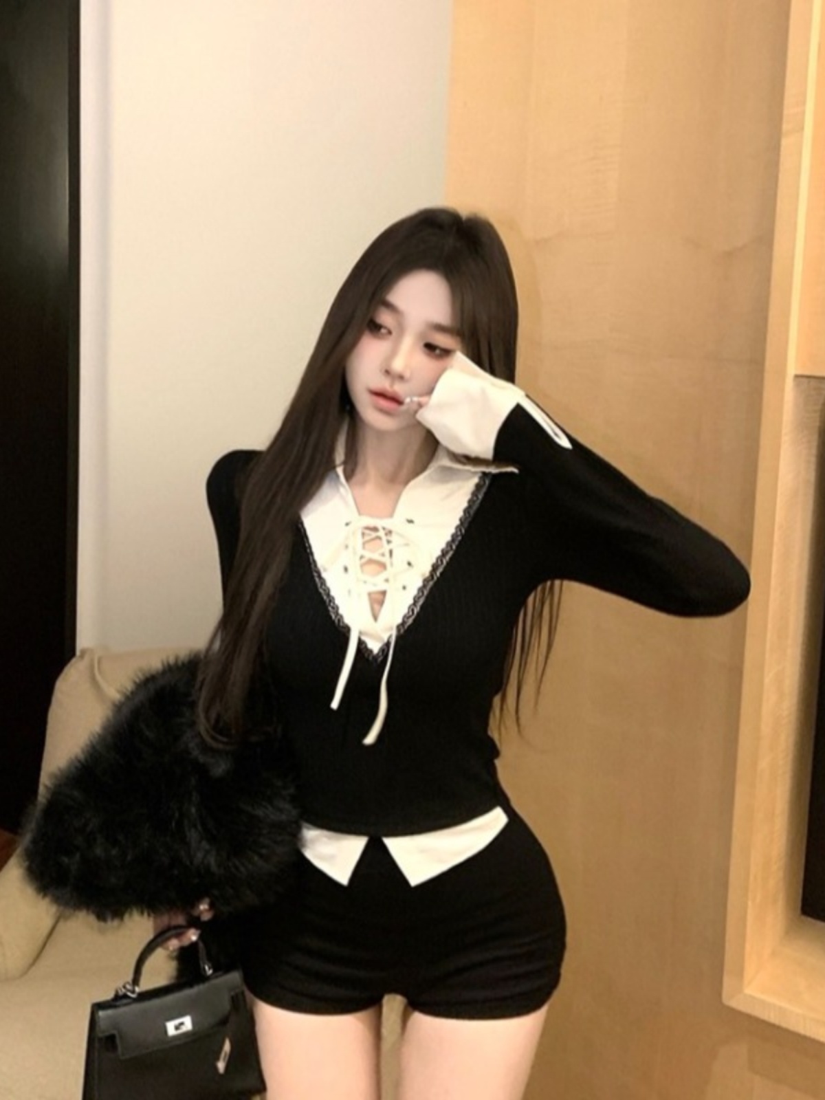 純粋な欲望デザイン黒、白のネクタイドット中空アウト V ネックショートシャツ女性のセクシーなインナーウェアベースシャツ偽ツーピーストップ