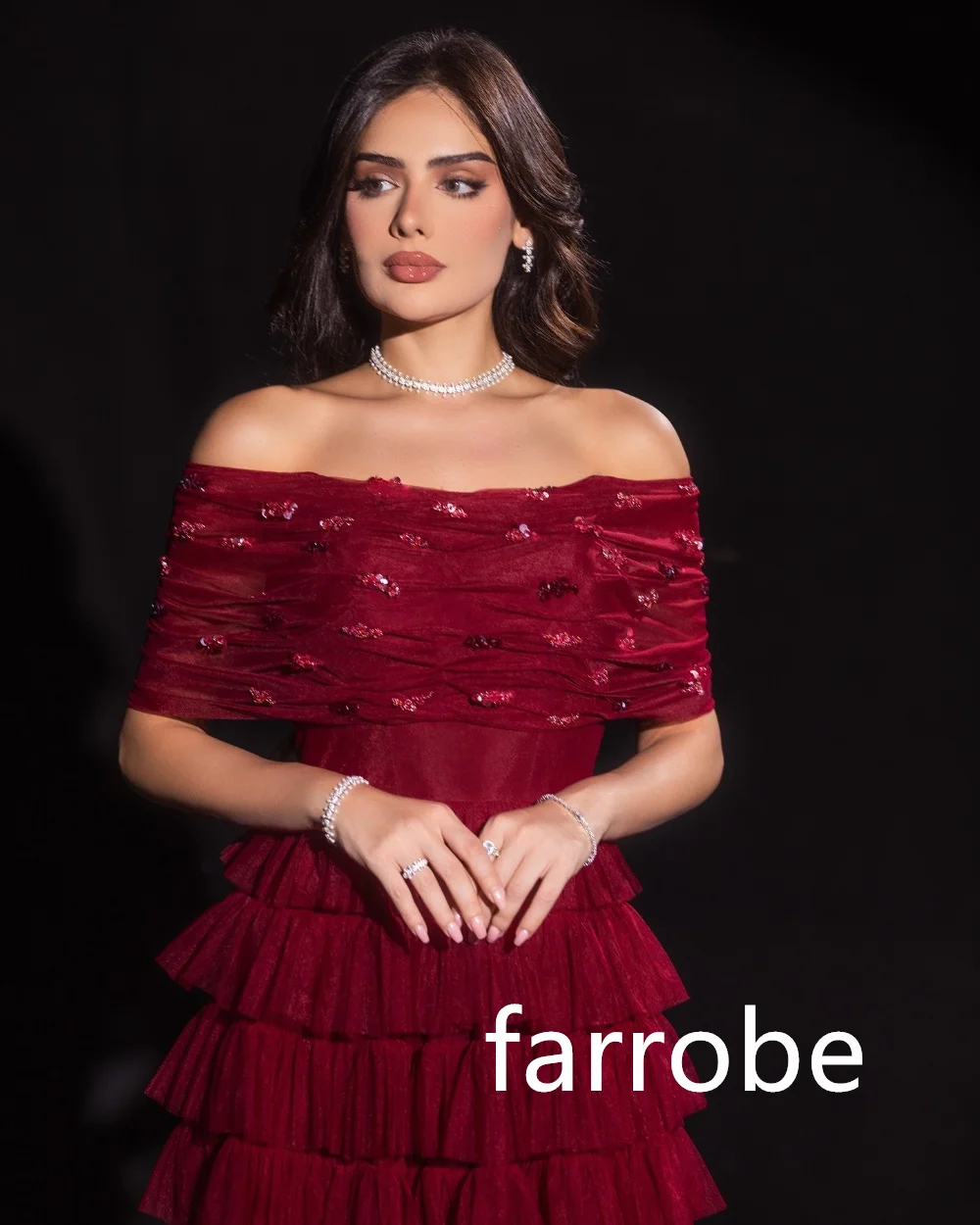 ที่กําหนดเองUnisex TulleจีบฉัตรA-Line Off-The-Shoulder MidiชุดBespokeโอกาสชุดคลาสสิกประณีตโมเดิร์นStyl