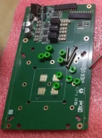 A placa-mãe Nerdqaxe++ não inclui Lilygo