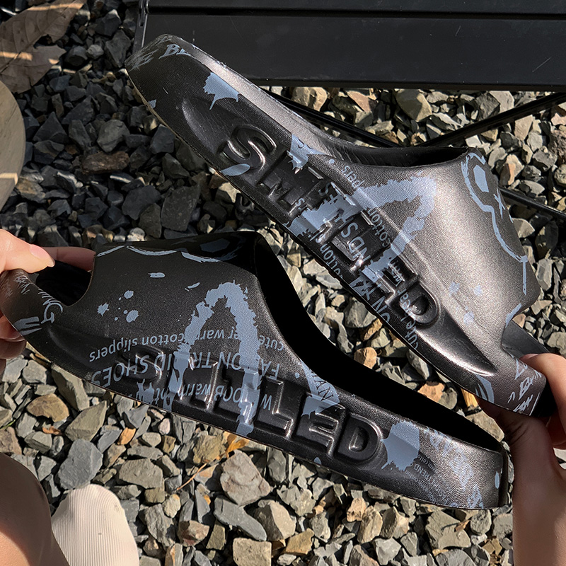 Zapatillas para hombre, adecuadas para uso al aire libre en verano. Zapatillas de baño modernas, antideslizantes y para interiores para hombre