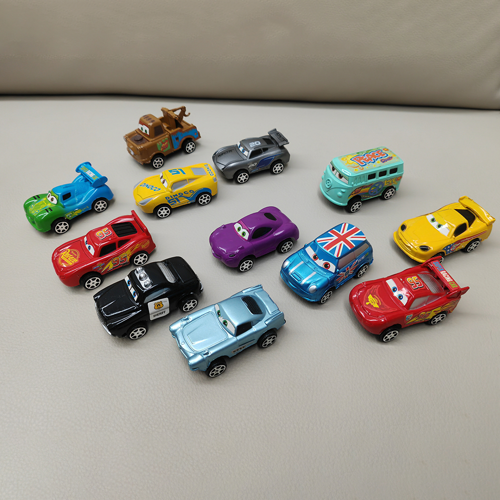12 teile/satz Heißer Verkauf Pixar Cars Lightning Mcqueen Jackson Storm Mater Pvc Modell Back-Force Auto Spielzeug Für Kinder geburtstag Geschenk Set