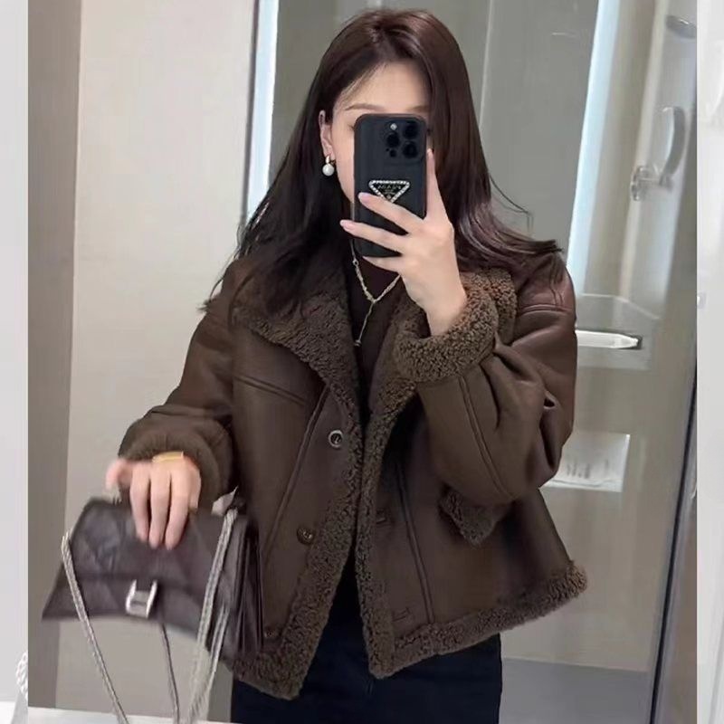 2024 New Motorcycle Jacket Women's Thickened Lamb Fur Skin Integrated Short Size Small Winter Outerwear Fashionable