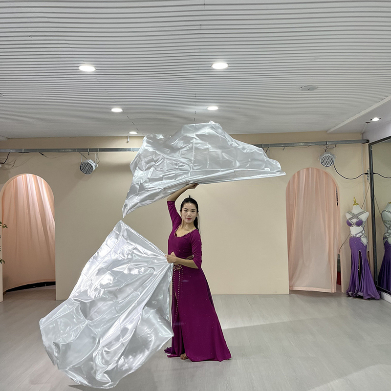 Grands drapeaux de culte avec tiges évolutives, bannière d'église brillante métallique, sensation d'aile d'angle de danse, accessoires de scène, 2 pièces