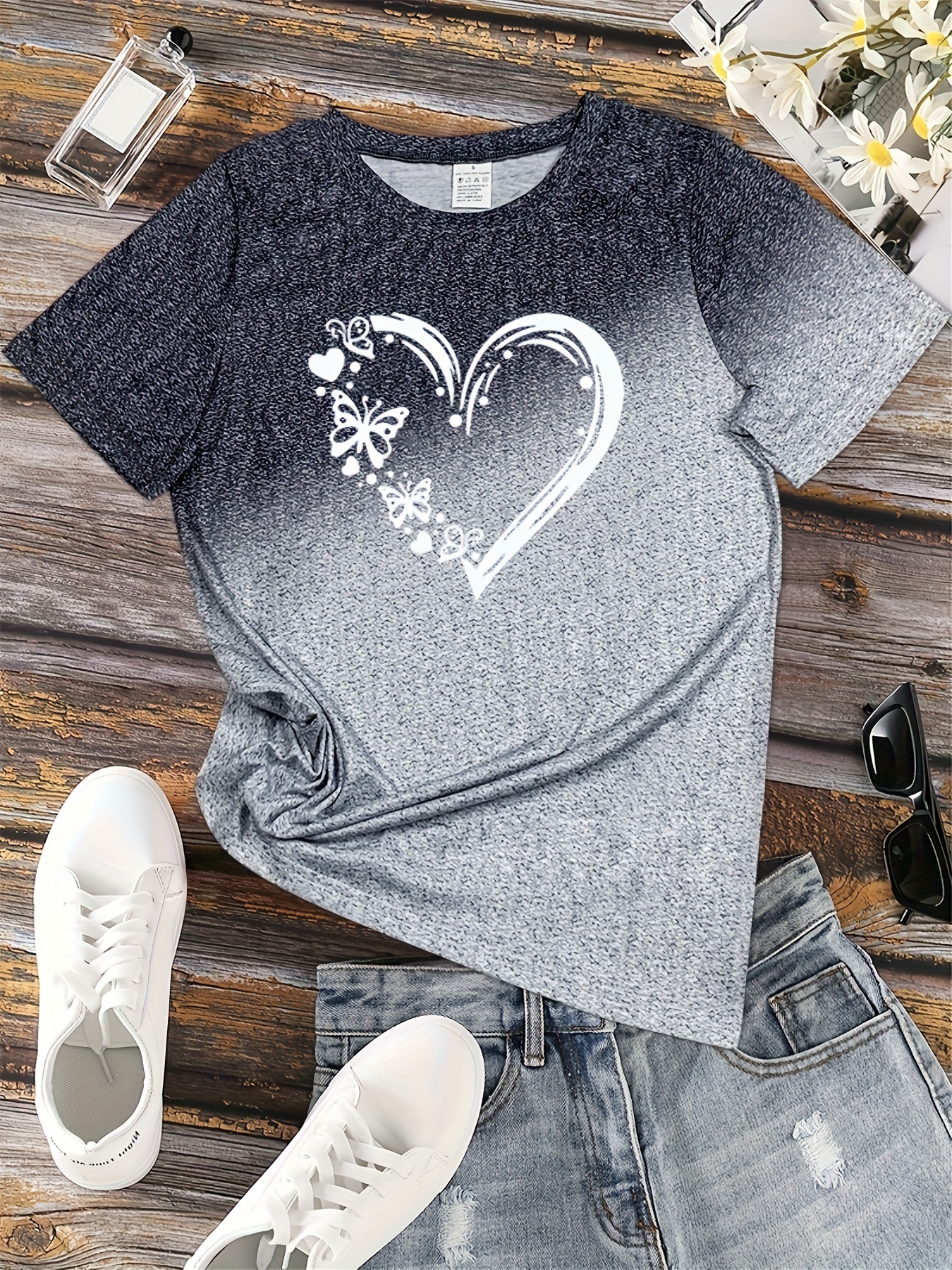 2024 新スタイル Tシャツ女性のためのハートプリントトップファッション女性の特大服 Tシャツ夏のクルーネックブラウスオリジナルデザイン