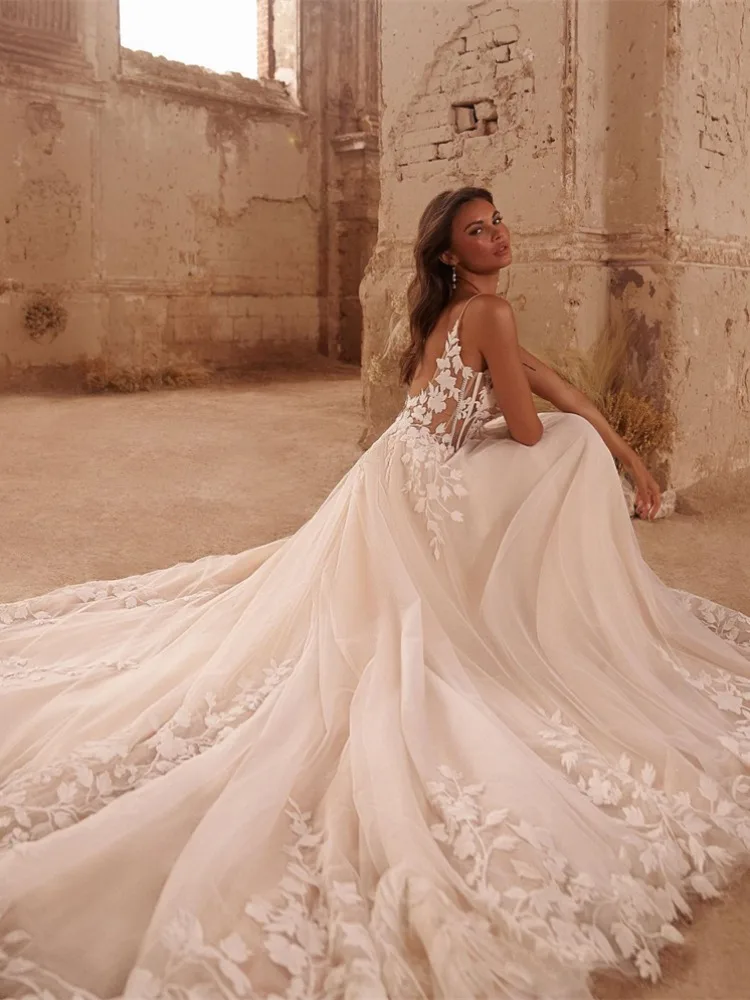 Boho Abiti da sposa con scollo a V Cinghie per spaghetti Appliques Corsetto Beach Tulle Abito da sposa in pizzo Lunghezza pavimento Abiti da sposa