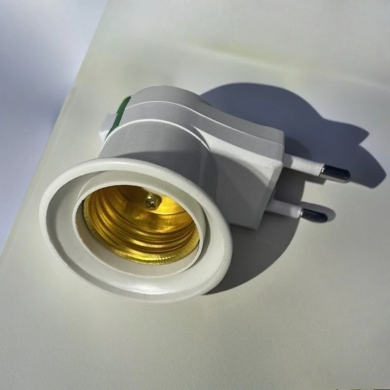 Venta caliente práctica enchufe de luz LED blanco E27 a enchufe de la UE/EE. UU. Adaptador de soporte convertidor de encendido/apagado para lámpara de bombilla