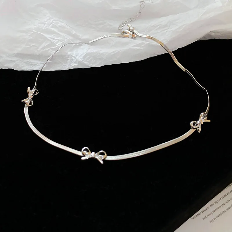 Girocolli con lama Bowknot Collane per donna Temperamento semplice Senso superiore Personalità Collare Catene in osso Gioielli per il collo di moda