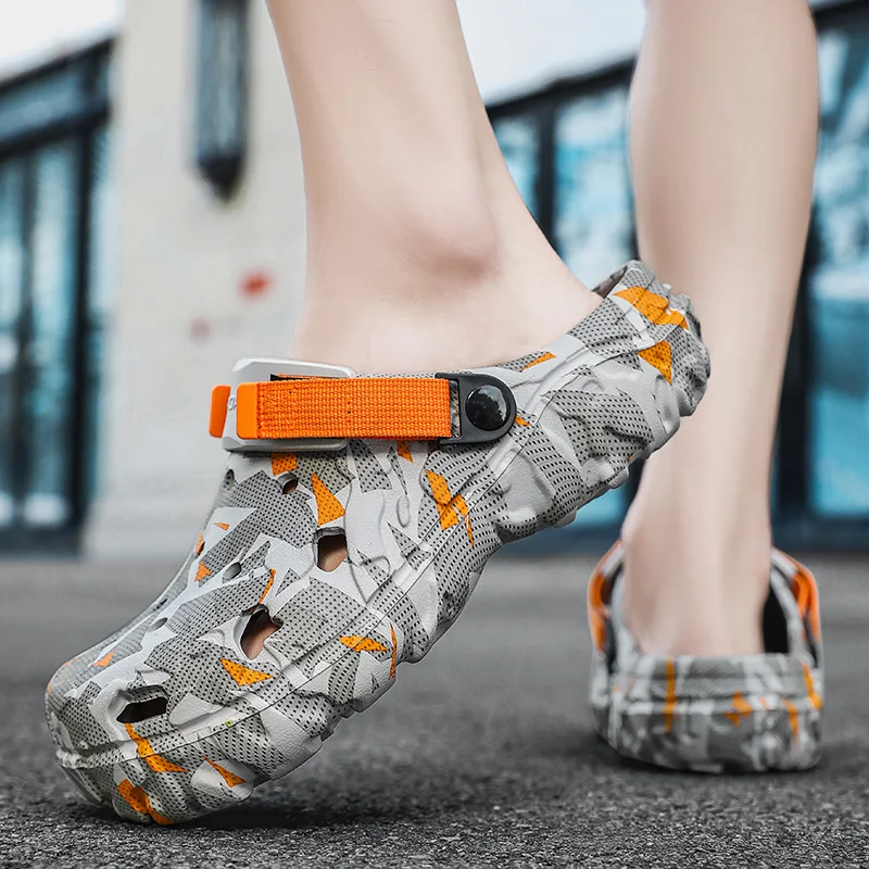 ผู้ชายใหม่ Clogs รองเท้าแตะรองเท้าแตะชายรองเท้าแบนรองเท้าแตะชายรองเท้าผ้าใบกลางแจ้ง Flip Flops บ้าน Clogs