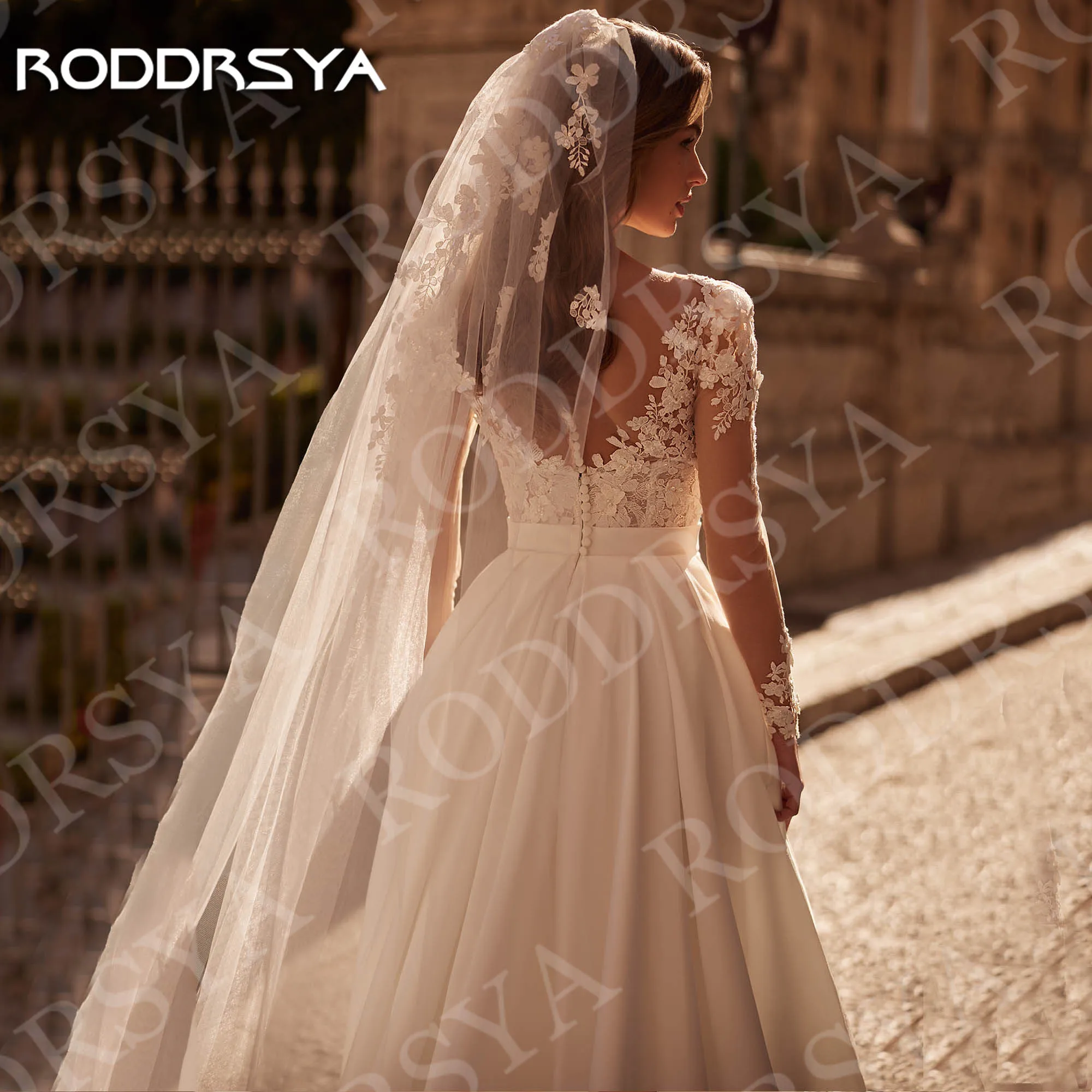 RODDRSYA abito da sposa con scollo A V A maniche lunghe in pizzo squisito una linea di abiti da sposa con spacco alto in raso personalizzato 2025 Manica Lunga V Neck Abito Da Sposa Pizzo Squisite A Line Raso Alto Split