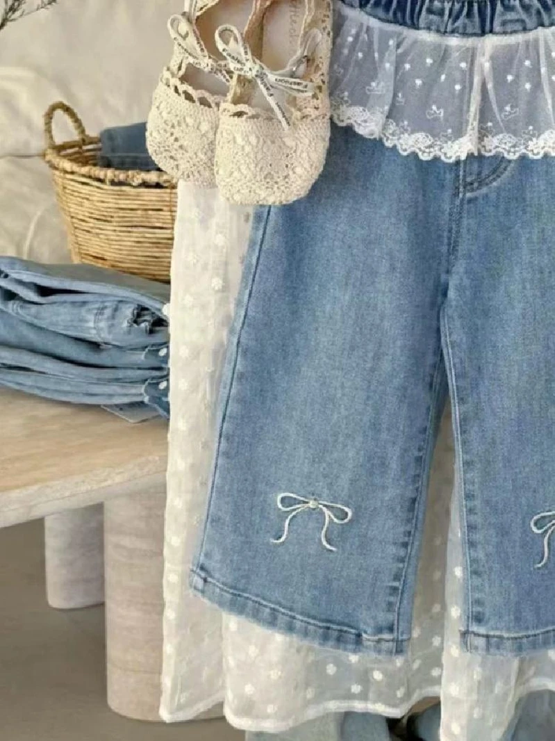 Roupas Infantis Estilo Coreano para Meninas, Calças de Perna Larga em Jeans Azul Bebê com Detalhes em Renda, 00% Aodão