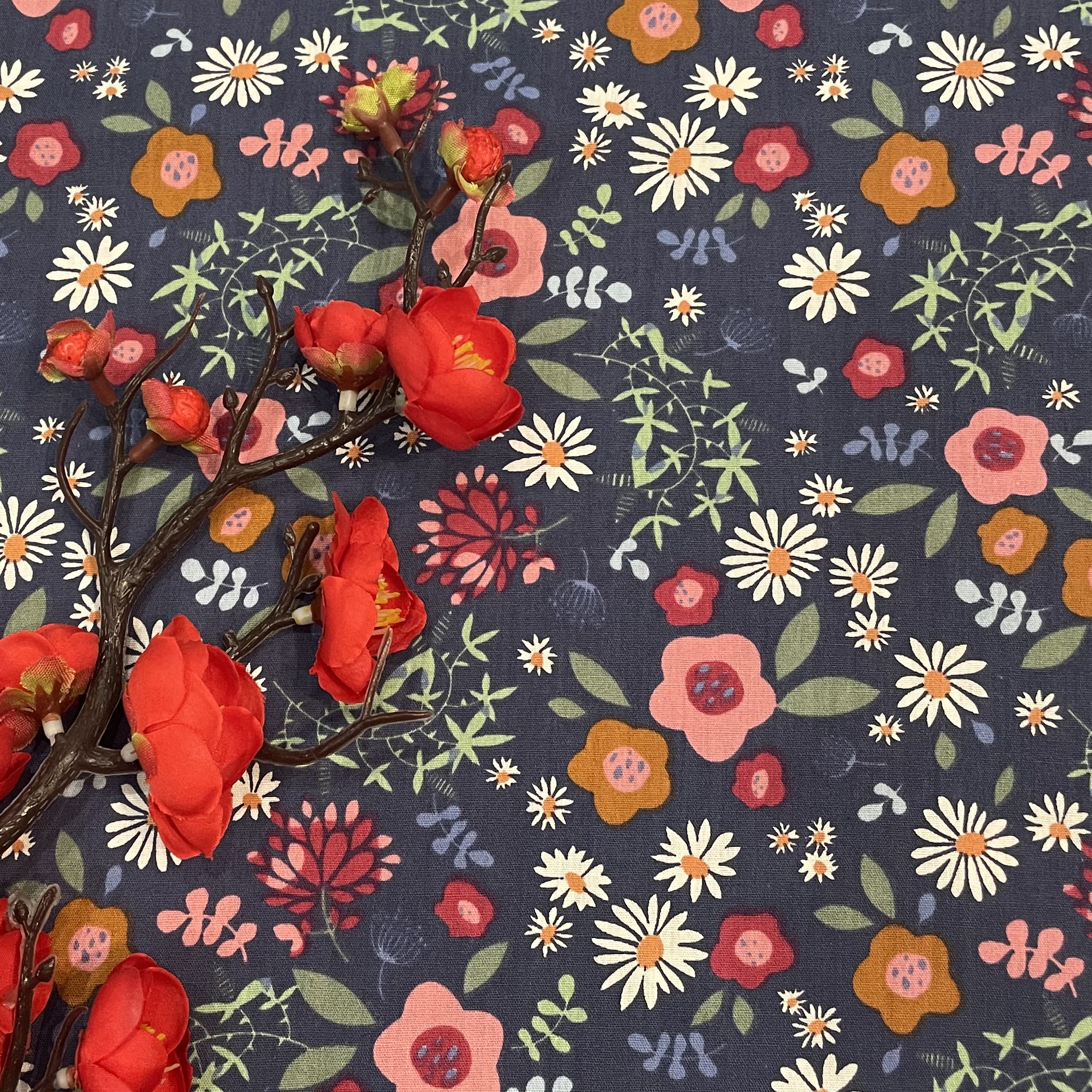 Betsy ดอกไม้และ Plants100 % ผ้าฝ้าย40S เช่นผ้า Liberty การพิมพ์ดิจิตอลสำหรับตัดเย็บผ้าชุดกระโปรงเด็ก Designer Poplin