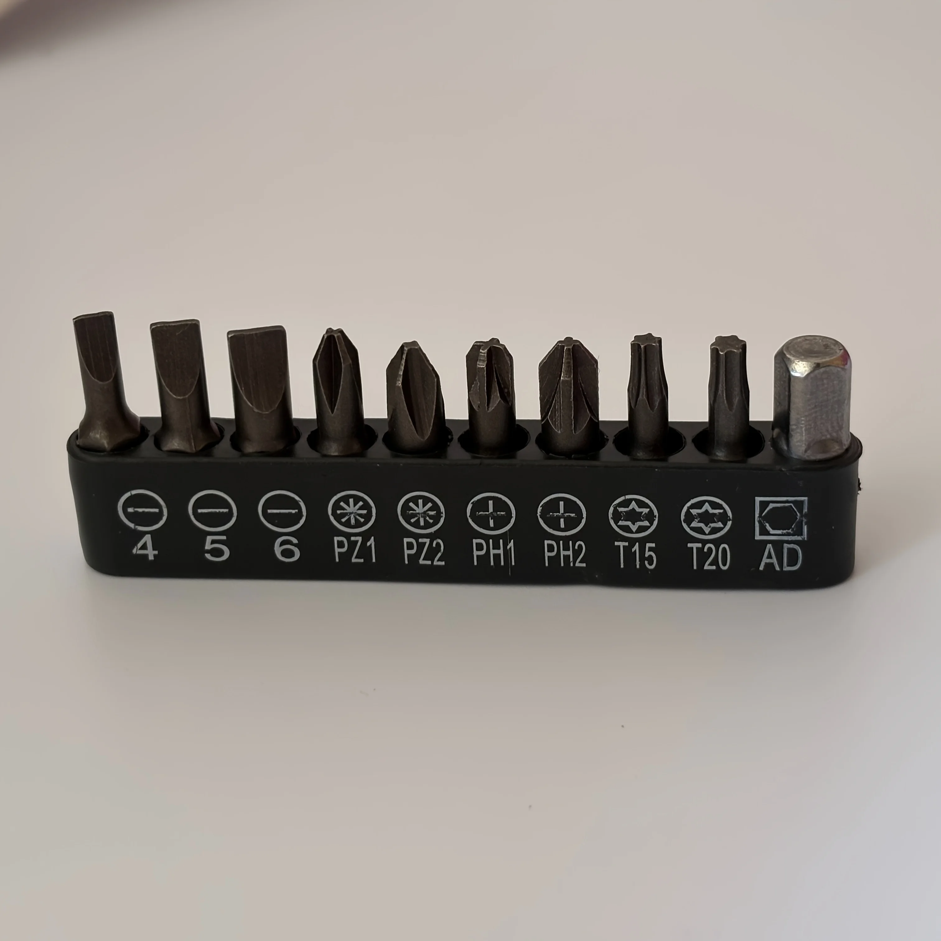 1/4" Mini śrubokręt z grzechotką do jazdy do przodu i do tyłu oraz 10 szt. bitów ze stali S2 11 szt. śrubokrętów z grzechotką i zestaw bitów,