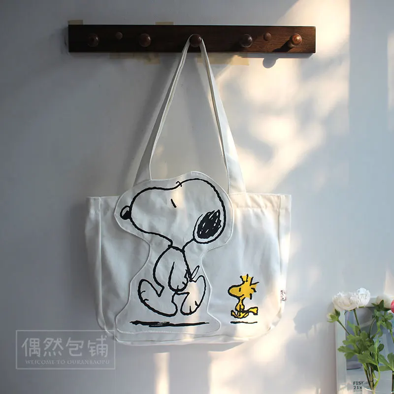 Nuova borsa a tracolla in tela Snoopy moda cartone animato Borsa a tracolla per lezione studentessa carina casual di grande capacità