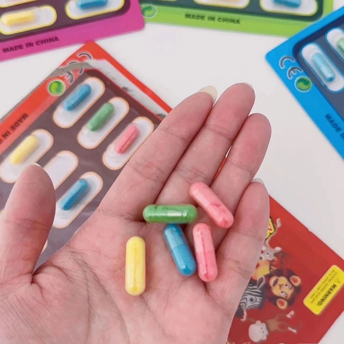 ยางที่มีสีสัน Magic Growing แคปซูลสัตว์เด็กของขวัญคริสต์มาสยูนิคอร์น Soft Bath Companion สัตว์น้ําความปลอดภัยของเล่นเด็ก