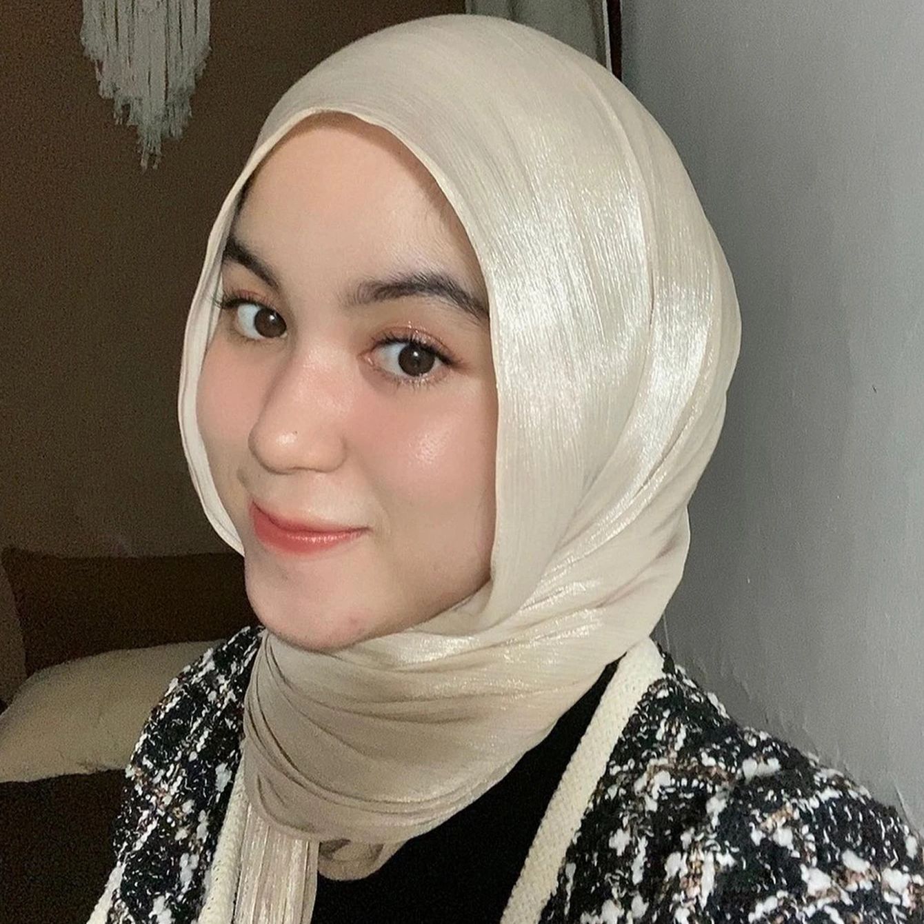 Nieuwste sjaal Maleisië Dames geplooide glittersjaal Effen moslim geplooide glans chiffon hijab-sjaal