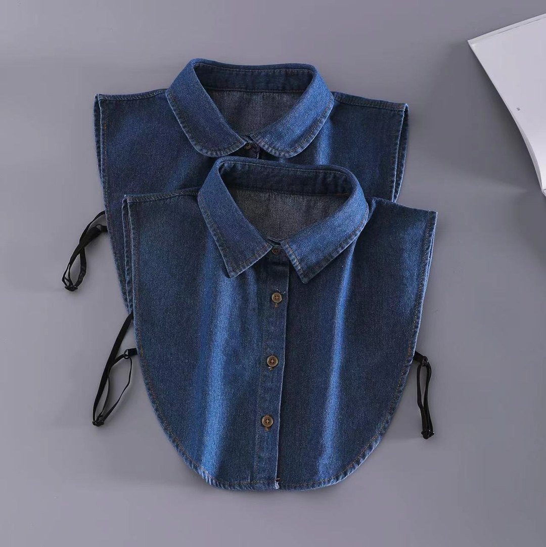 Schickes, spitzes, hellblaues Jeans hemd mit gekräuseltem Herbst-/Winters til