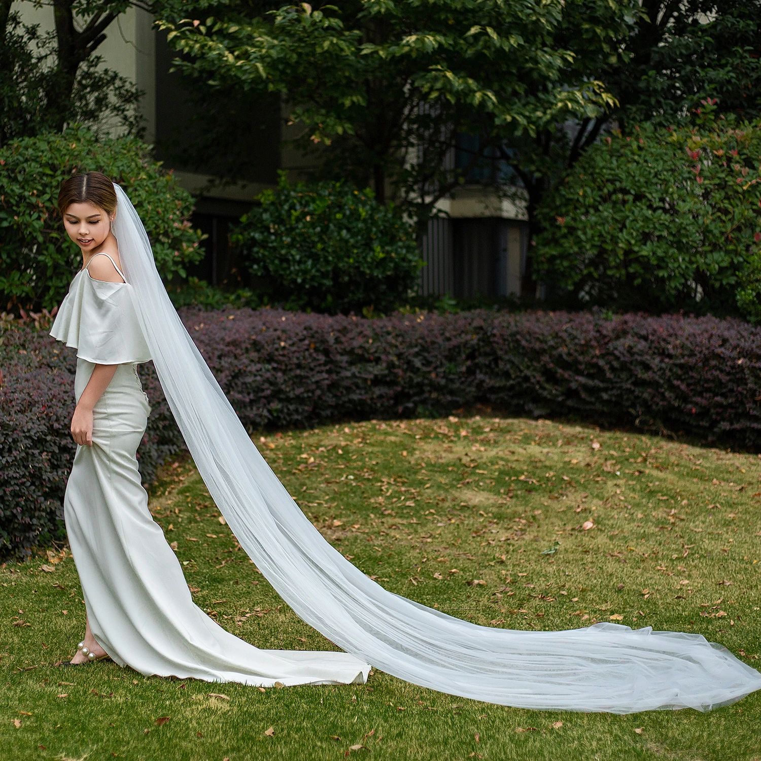 NZUK ราคาถูกจริงรูปภาพ3M หรือ2M สีขาว/งาช้างผ้าคลุมหน้า One ชั้นผ้าคลุมหน้าเจ้าสาวหัวผ้าคลุมหน้างานแต่งงานขายร้อน