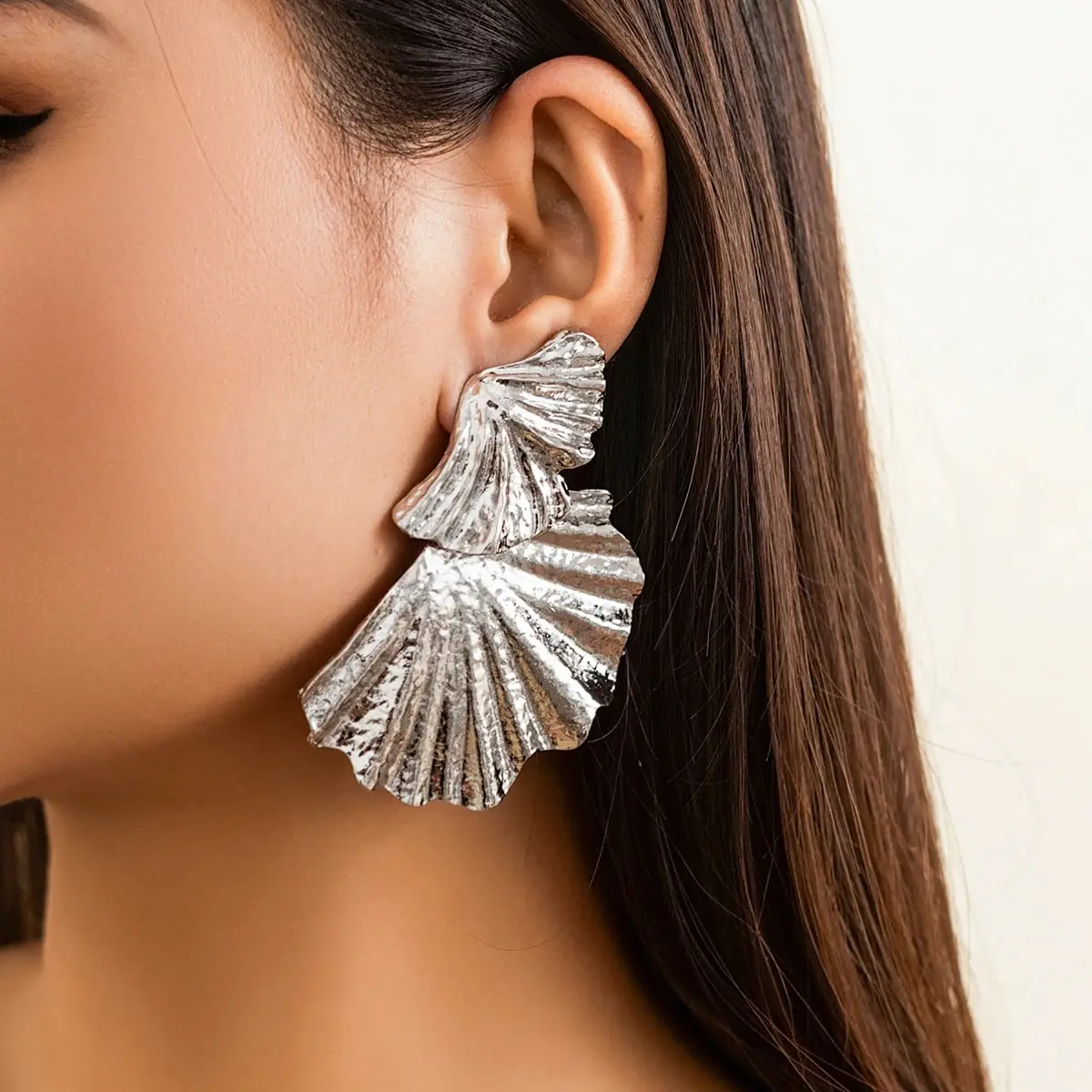 อินเทรนด์คลาสสิก Ginkgo Leaf จี้ต่างหูผู้หญิงเกินจริงไม่สม่ําเสมอ Big Dangle ต่างหูจัดเลี้ยงเครื่องประดับอุปกรณ์เสริม
