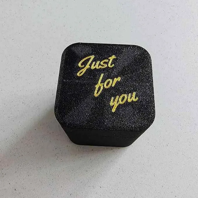 Pop-Up Middle Finger Prank Box – Cheeky Gag Gift for Adults, Perfect for Parties, Birthdays, and Casual Gatherings