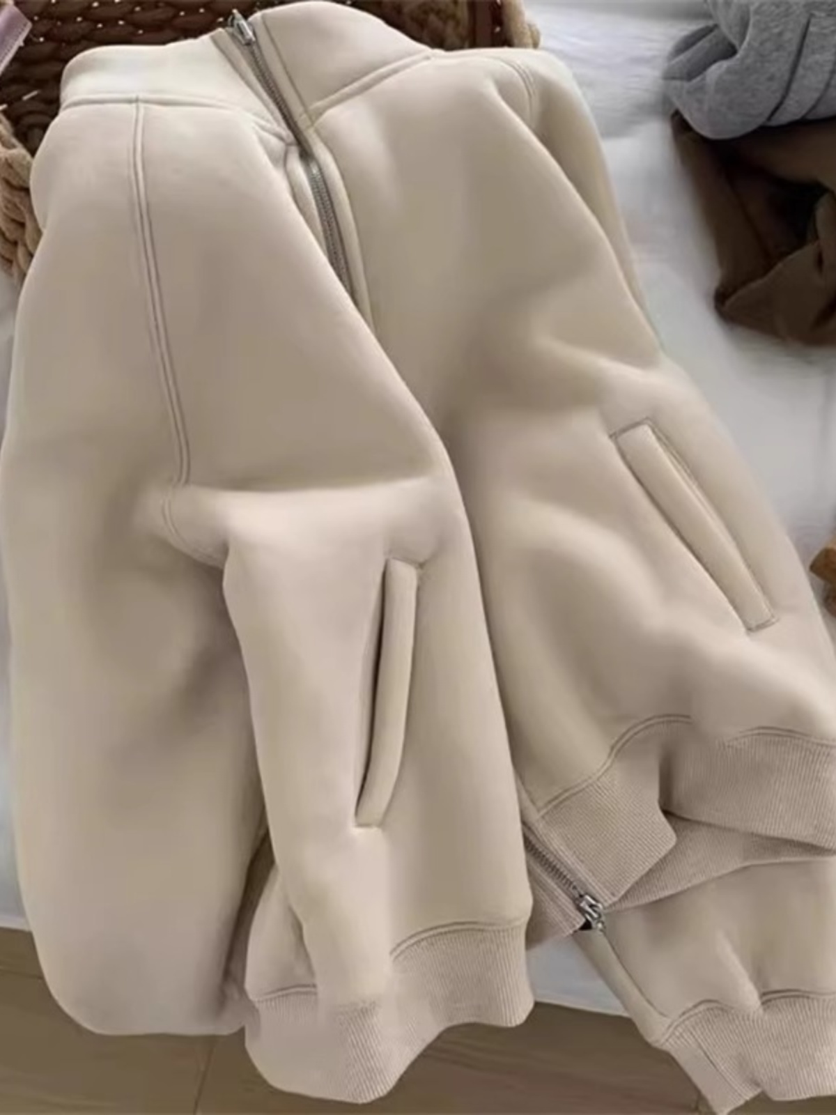 Plus Size Lamb Fleece Thickened Stand Collar Sweatshirt Women's Autumn Winter Casual Zipper Coat Warm Comfortable Korean Sle ...