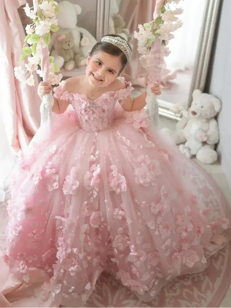 สีชมพู 3d Applique ดอกไม้สาวชุดสําหรับงานแต่งงานปิดไหล่หรูหราไข่มุก Tulle เด็ก First Eucharistic ชุดวันเกิด