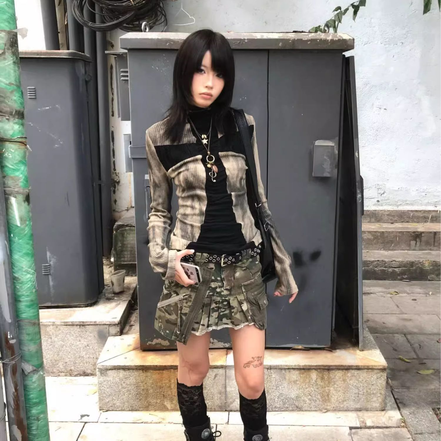 Genayooa ヴィンテージ Tシャツ女性パッチワーク長袖スキニー Tシャツトップスストリート Y2k 美的グランジトップスタイダイ Tシャツトップス 2000s