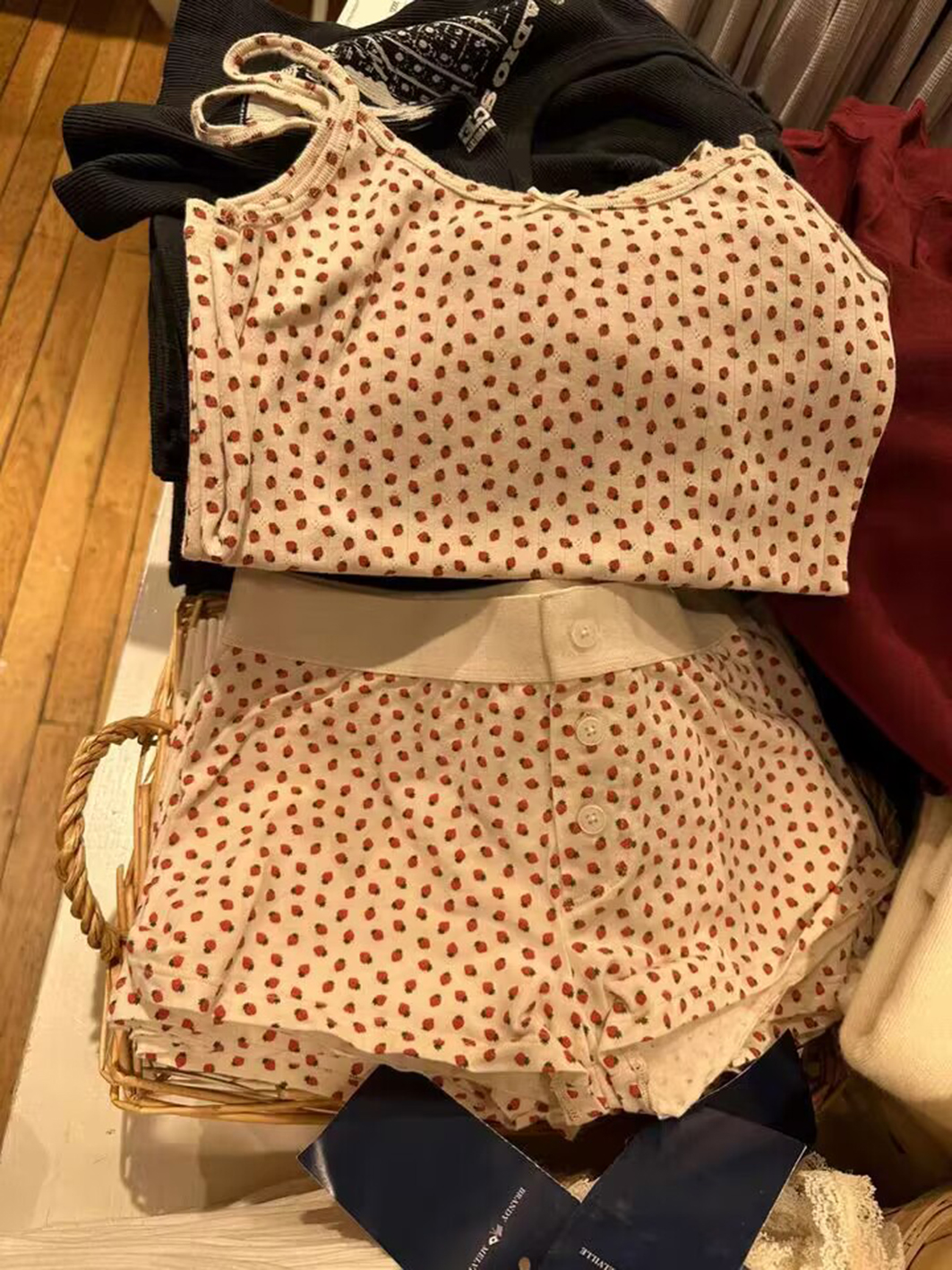 Colete de morango shorts 2 peças conjunto mulher ilhó arco fino regata com cintura elástica retalhos em linha reta calça curta conjuntos doces