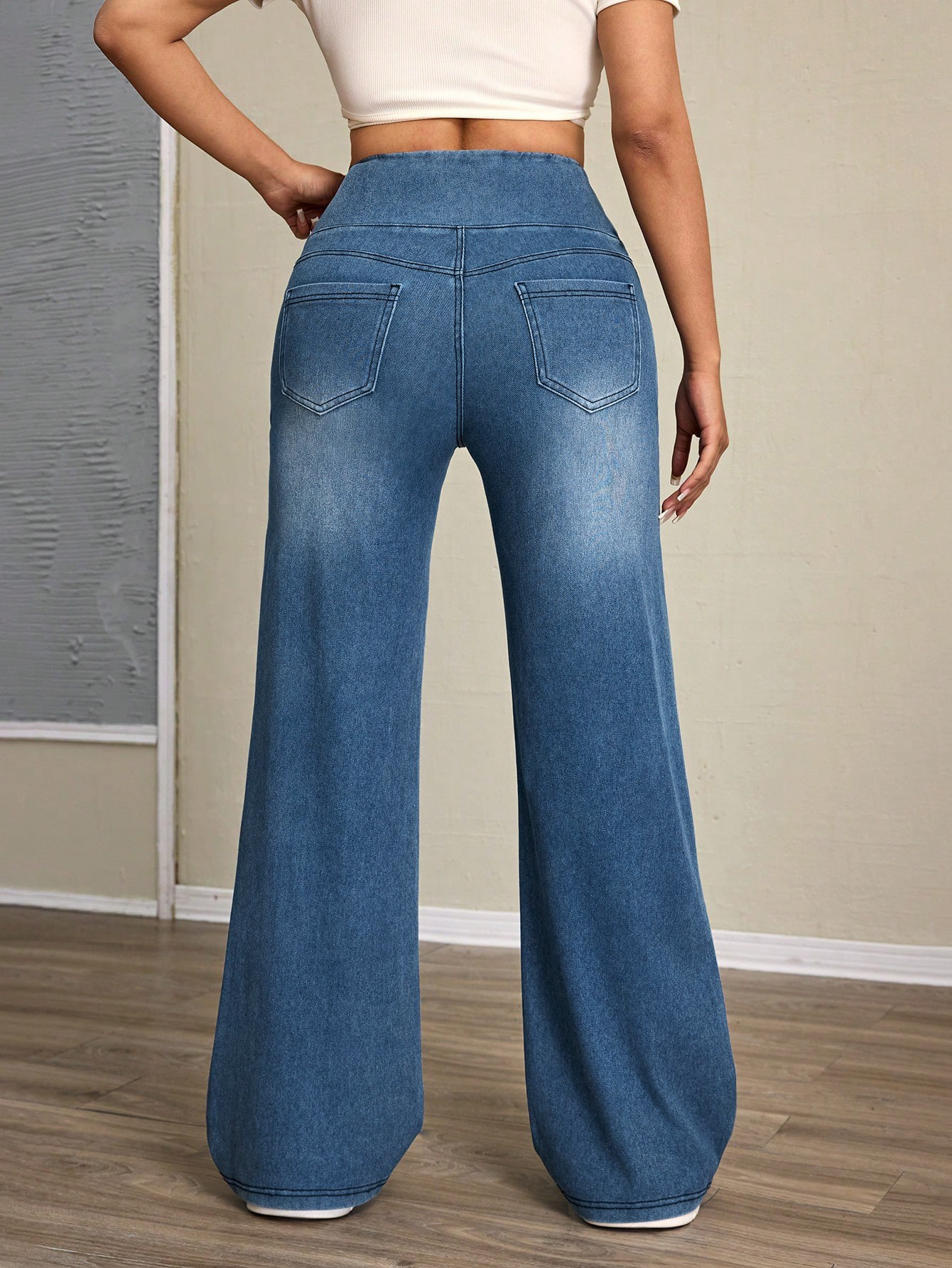 Damskie jeansy z szerokimi nogawkami i wysokim stanem, modelujące brzuch, o dopasowanym kroju, wykonane z elastycznego denimu, są stylowe do codziennego noszenia.