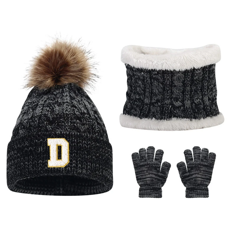 Children's caps, scarves, glove sets and knitted caps marked with letters A to Z for children aged 3 to 12