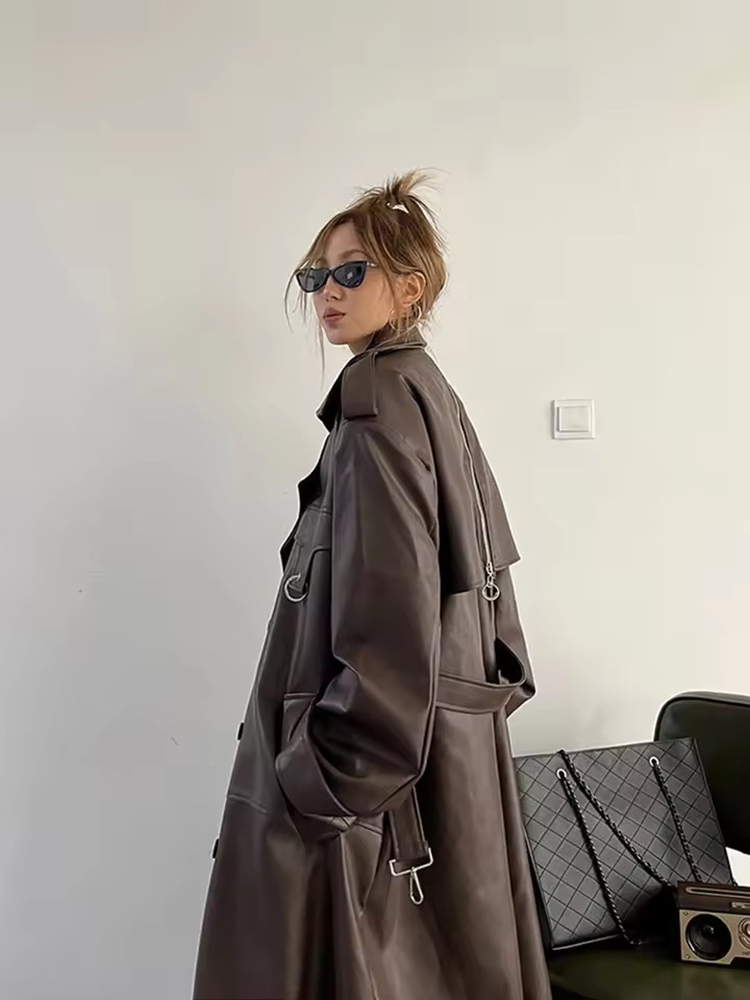 Mauroicardi Frühling Herbst Kühle Braun Lange Pu Leder Trenchcoat für Frauen Lose Beiläufige Wasserdichte Punk Stil Unisex Emo Kleidung
