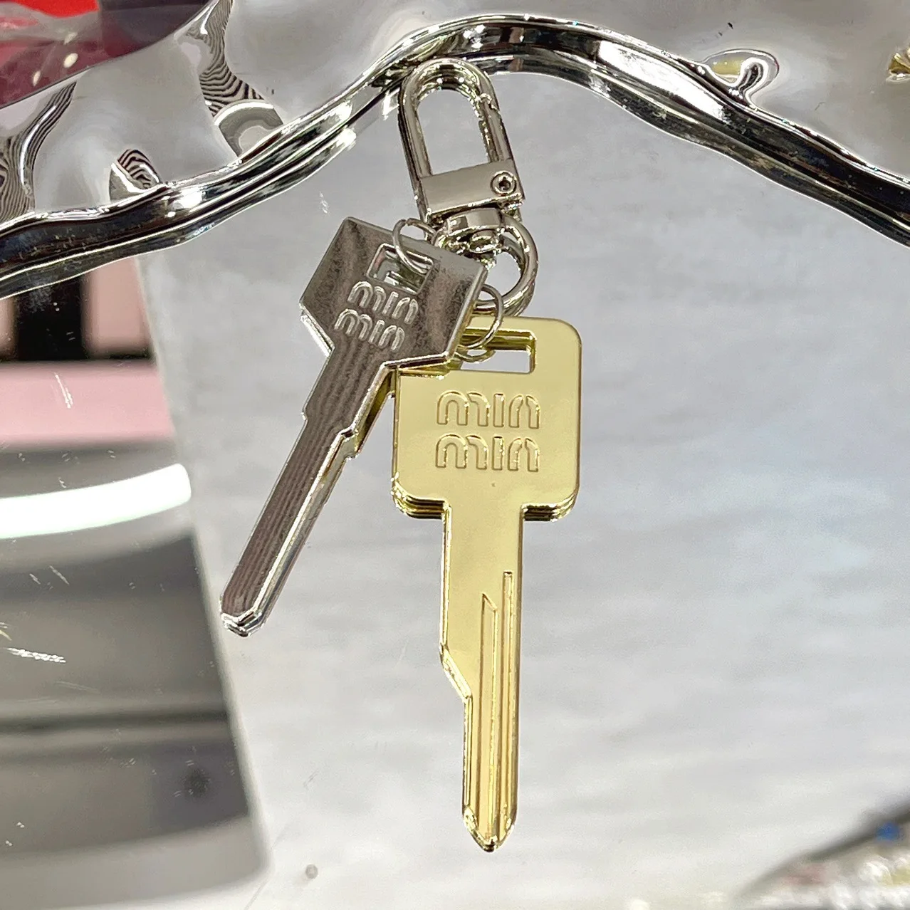 New MIU Style Key Color Keychain Pendant Alloy Keychain Personalized Bag Decoration Mobile Phone Case Hanging Decoration