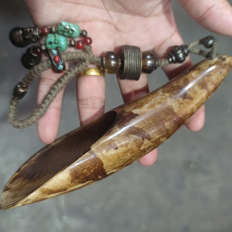 Antique Collection Rural Old Ox Horn Handle Piece with Rich Patina, Beautiful Shape, Excellent Hand Feel, Suitable for Collectio