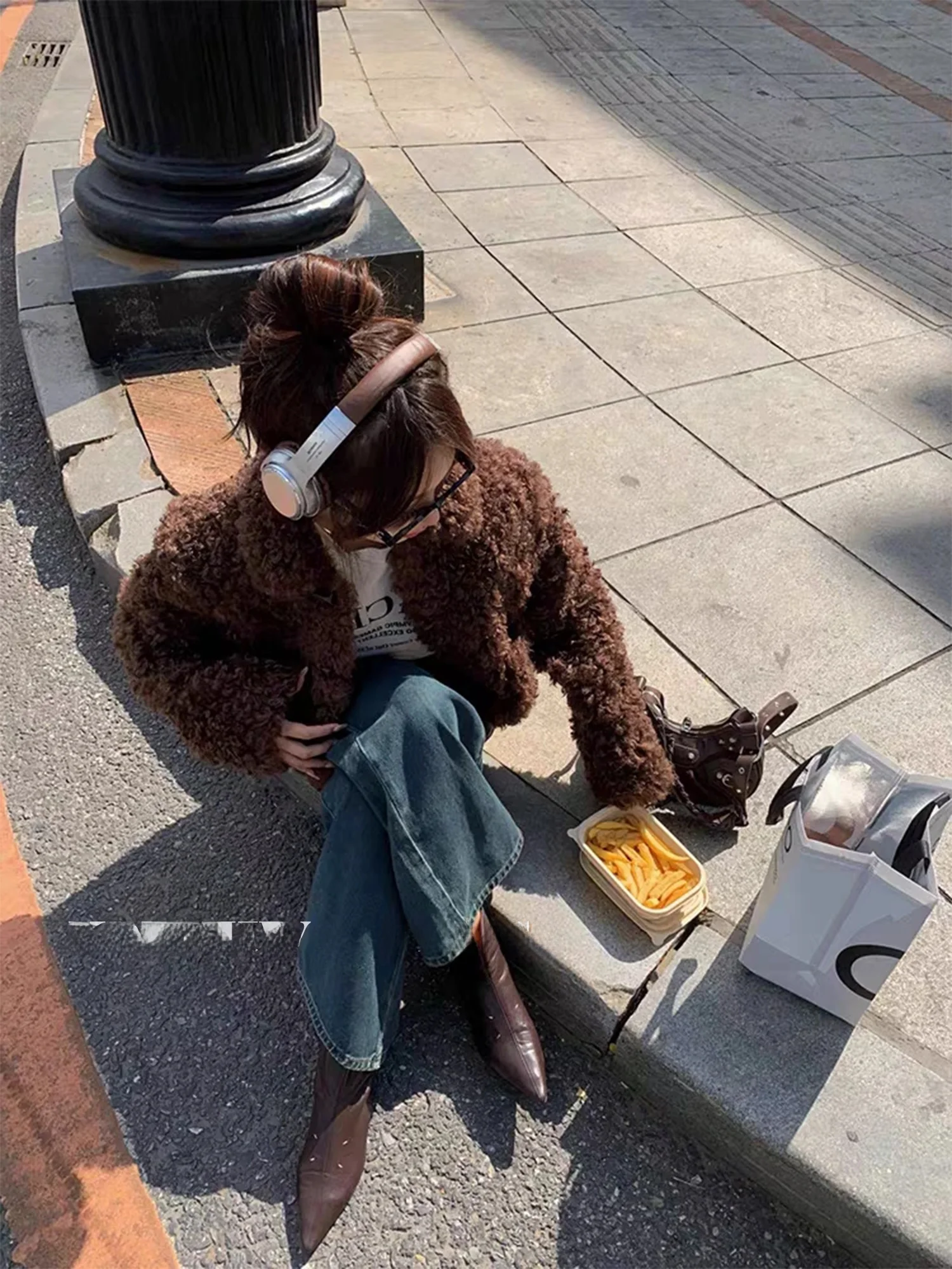 Jaqueta Curta de Pele Sintética Marrom Estilo Teddy com Botões de Chifre Ecológicos Estilo Hong Kong, Casaco F de Inve...