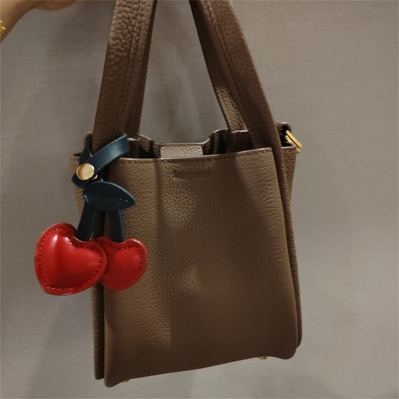 Keychain Cherry Pendant Chelsea Creative Bag Women Schoolbag Love Leather Bag Charm Accessories Vintage Versatile Bag Keychain