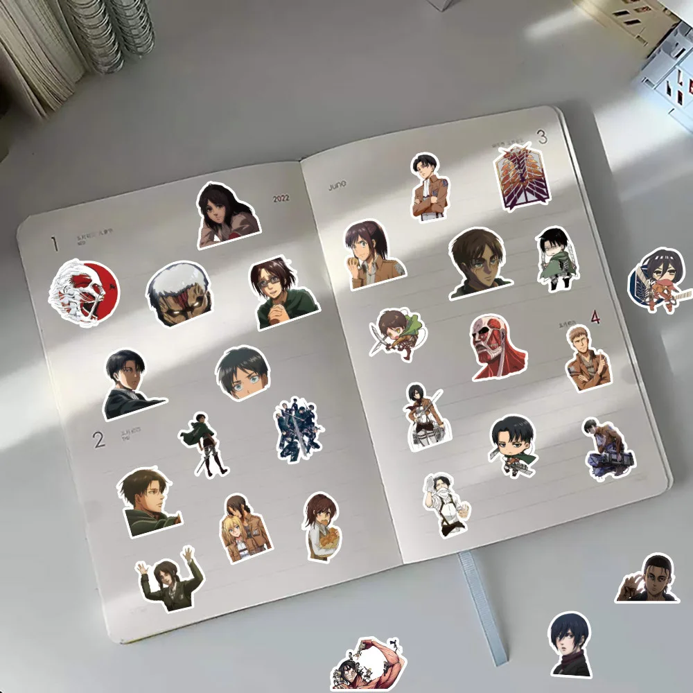 10/30/50 Uds pegatinas de dibujos animados Attack on Titan Anime Cool calcomanía impermeable Graffiti papelería portátil Notebook coche chico DIY pegatina
