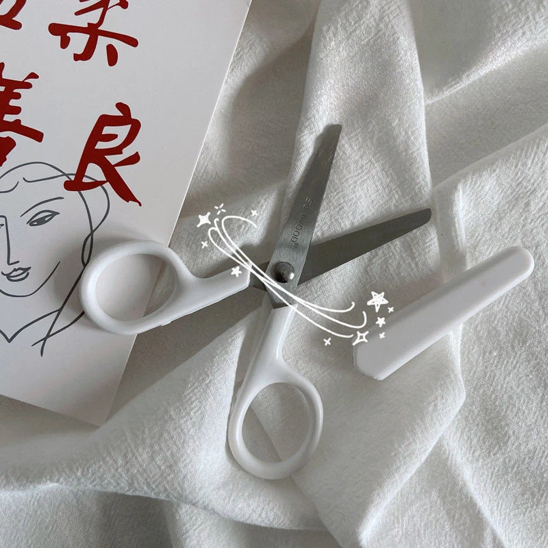 ญี่ปุ่นเรียบง่ายสีขาว MINI กรรไกรพร้อมฝาปิดธรรมดา Minimalism แบบพกพากระเป๋าสแตนเลสกรรไกรสํานักงานเทปเครื่องตัดกระดาษ